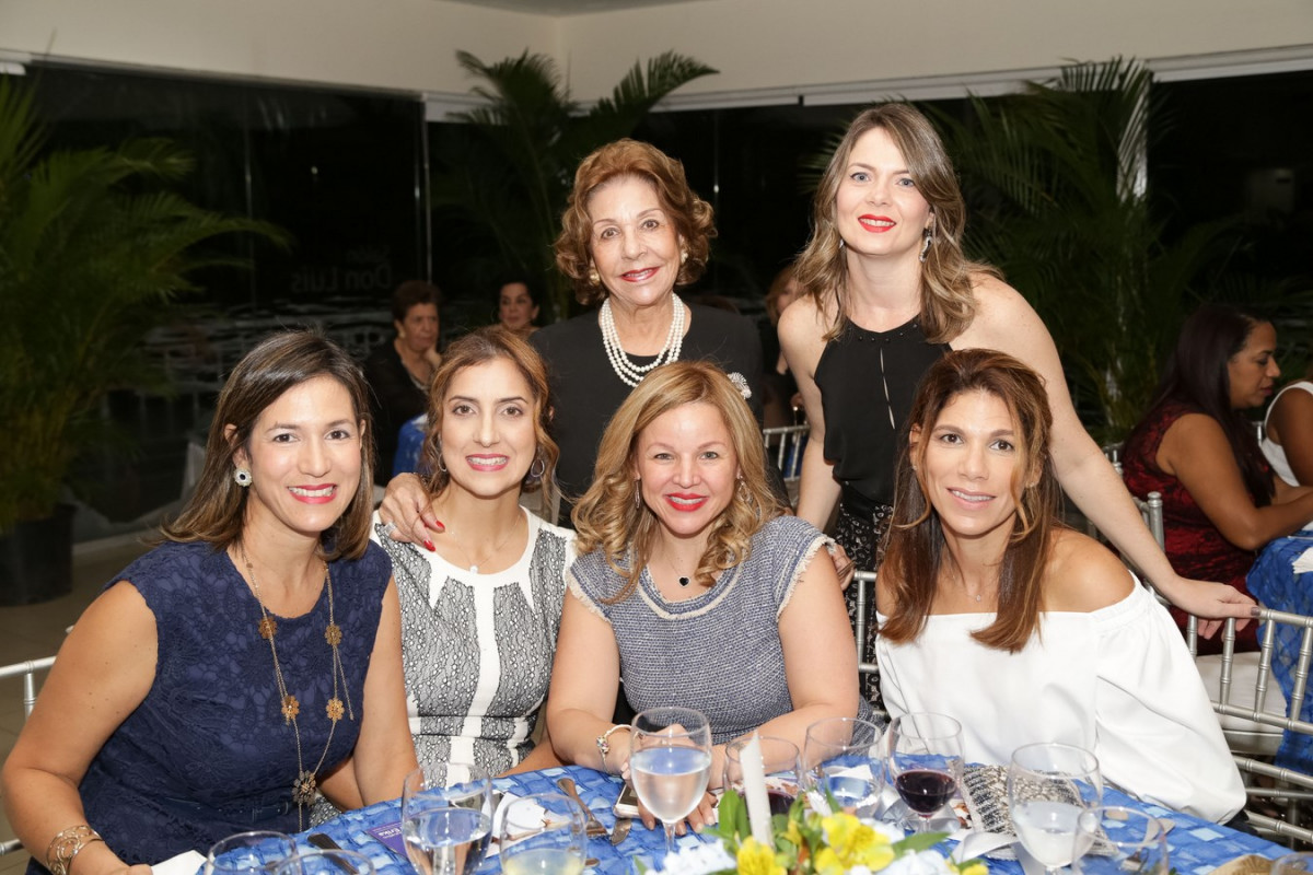 Gina Lovaton, Saida Sanz, Montserrat Puig, Belkis Palacios, Laura Sartoni y Liza Palacios