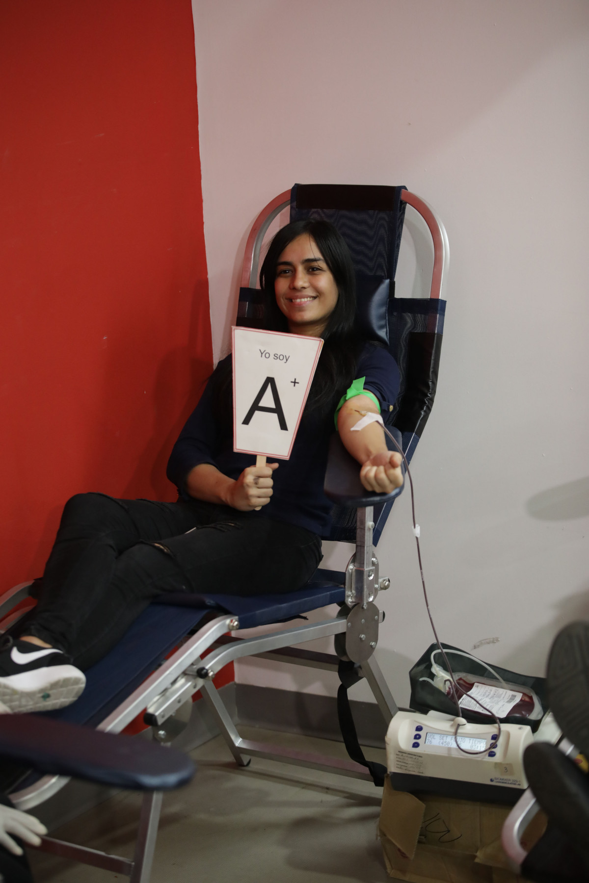 Foto 4   La donante de sangre Ashley Valerio en la jornada.