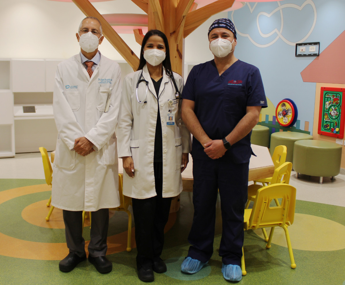 Dr. Juan Leu00f3n, Dra. Rebeca Pu00e9rez, Dr. Rodrigo Soto