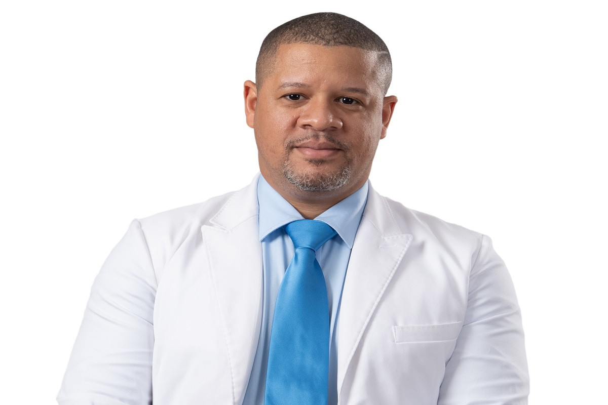 Doctor Pedro Peu00f1a, cirujano hepatobiliopancreu00e1tico y trasplante de u00f3rganos abdominales de Hospiten Santo Domingo