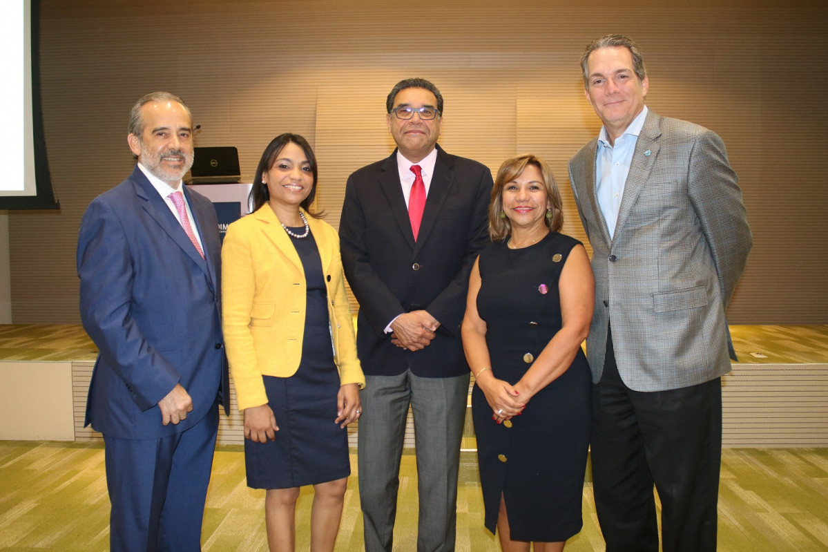 1. Santiago Collado, Amparo Taveras, Cu00e9sar Herrera, Ligia Cardona, Luis Betances 1