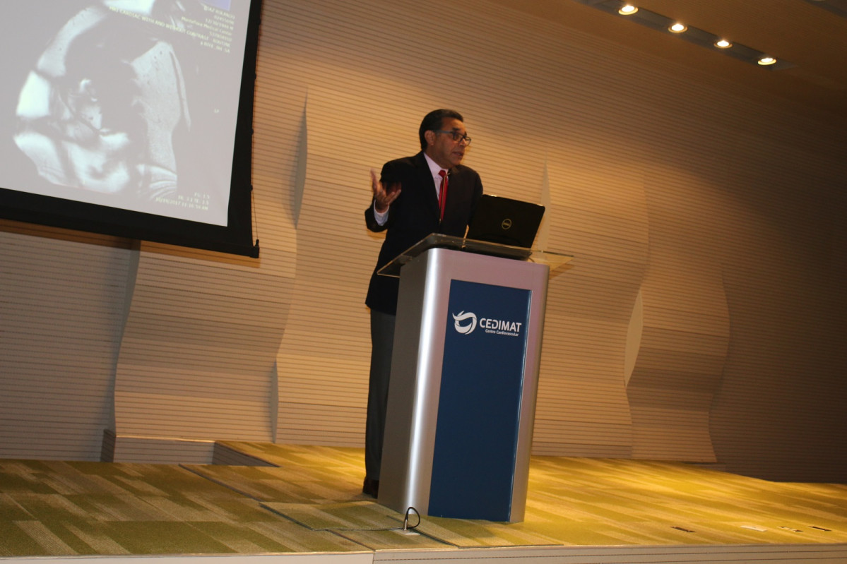 Doctor Cu00e9sar Herrera, durante el lanzamiento del servicio  Cardio oncologu00eda.