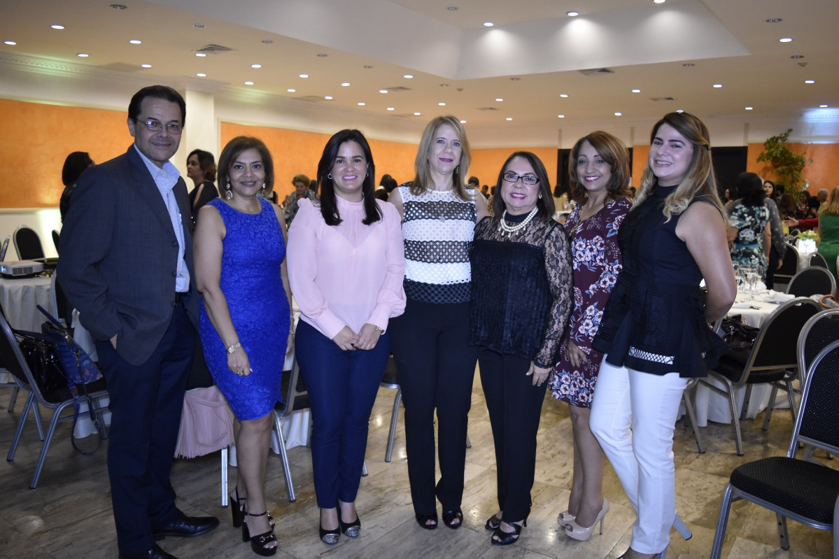 Parte de los Miembros de la Directiva de la Sociedad Dominicana  Dermatologia