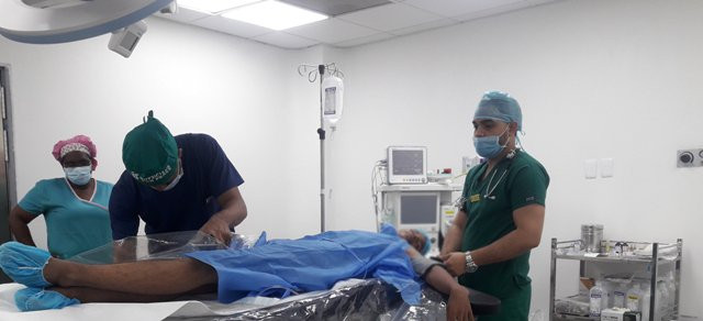 Moscoso Puello interviene quiru00fagicamente 25 pacientes con estrechez uretral