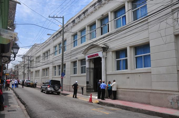 Hospital padre billini sera evacuado en su totalidad por hundimientos