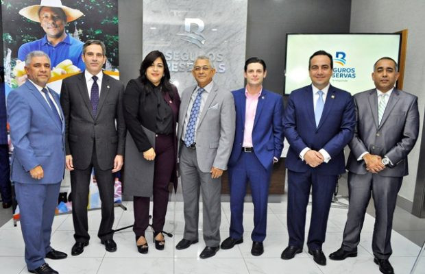 Luddy Gonzalez Brian Paniagua Marlene Then Osiris Mota Manuel Grullon Jean Paul Quiroz y Kelvin Herrera. 620x400