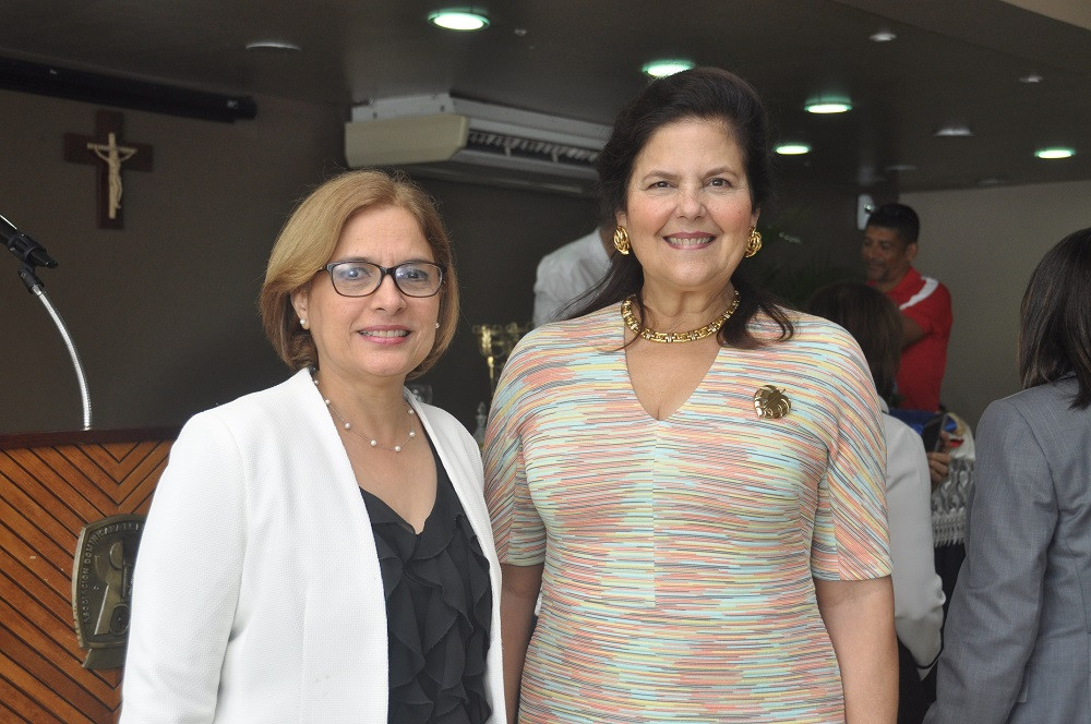Rosanna Madera y Sonia Villanueva de Brouwer