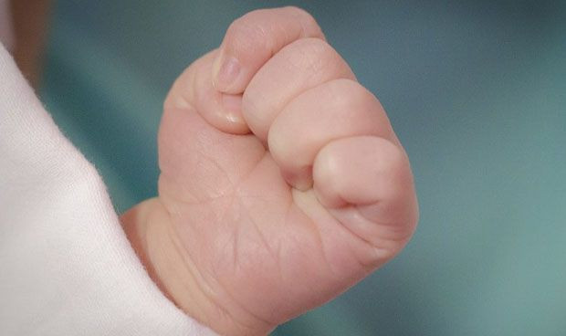 Francia investiga el aumento de nacimientos de bebes sin brazos ni manos 4045 620x368
