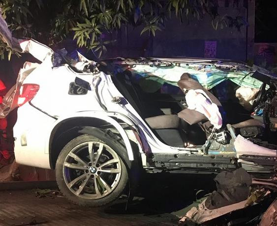 Dos jovenes muertos y un herido por accidente de yipeta en centro de santiago