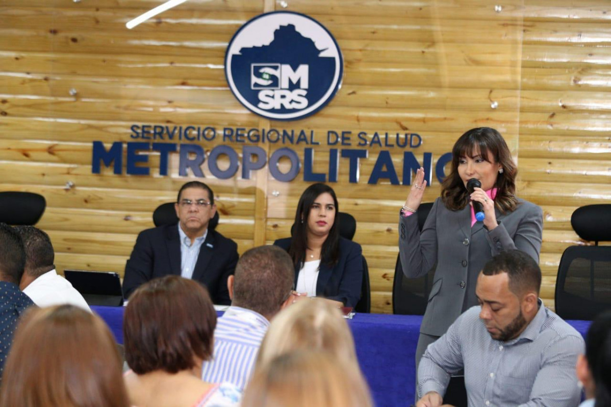 La directora del SRSM durante la apertura de la reuniu00f3n sobre los Avances  de los Centros de Salud Bucal