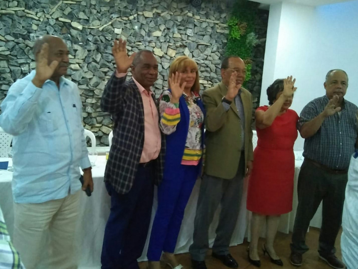 Reeligen por tercer mandato al Dr. Enrique Gonzu00e1lez presidente del consejo directivo de AMEDOSA Clu00ednica San Cristu00f3bal, Noticias SC