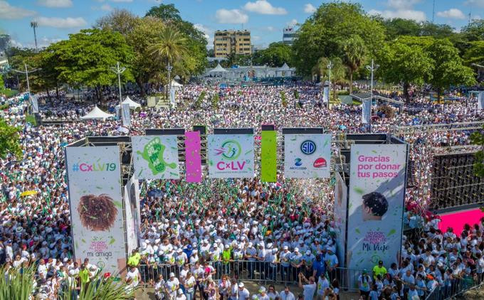 Mas de 20 mil personas se dan cita a caminante por la vida en la fortaleza ozama