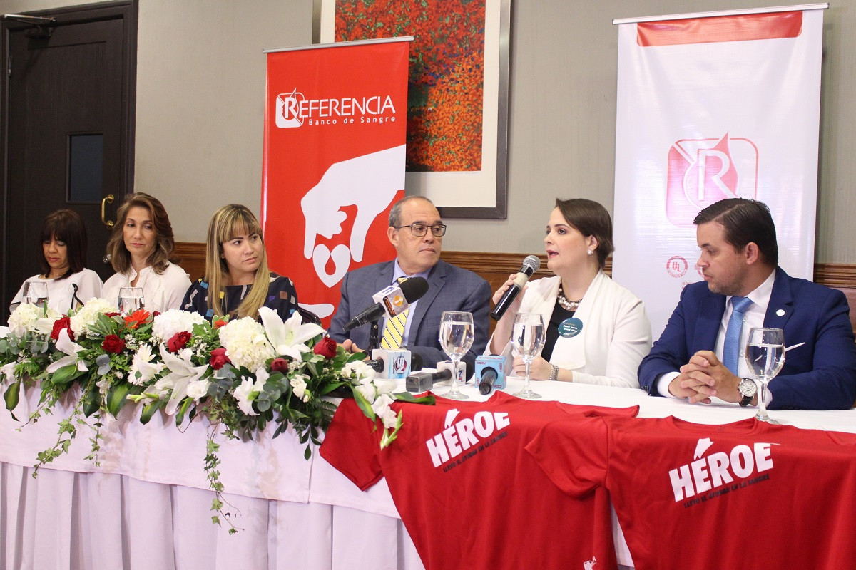 Foto 4, Habla Eliza Fernu00e1ndez, junto a Wilma Santana, Cynthia Leu00f3n, Diana Ramu00edrez, Milcu00edades Albert Fiorinelly y Agustu00edn Du00edaz.