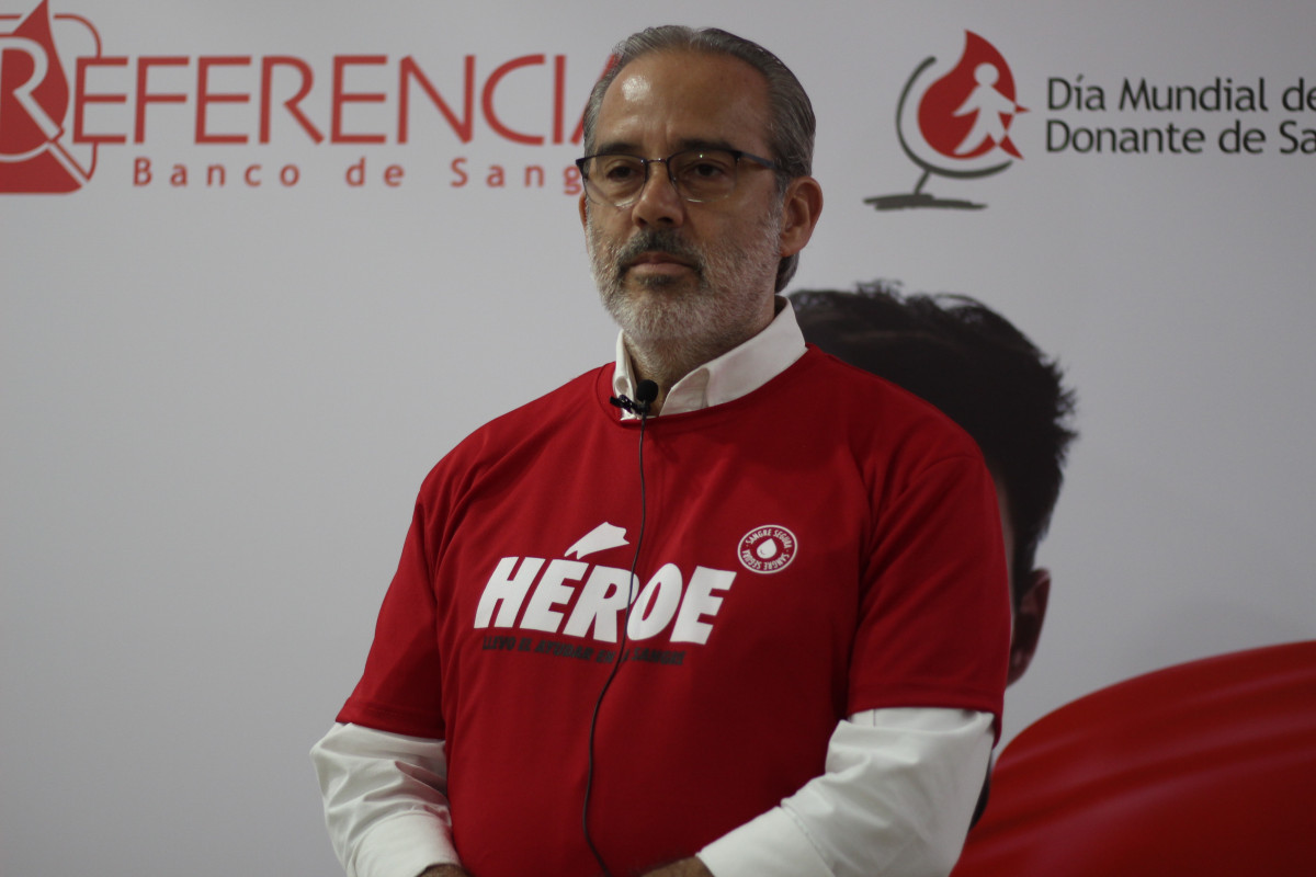 Foto 1, Santiago Collado, director mu00e9dico de Referencia Banco de Sangre