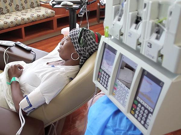 Spanish woman with headscarf getting chemo treatment article