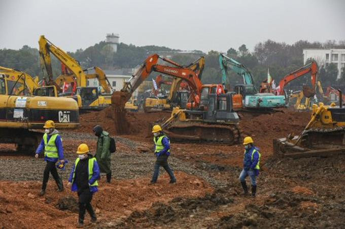 Wuhan empieza a levantar un hospital con mil camas para infectados por coronavirus