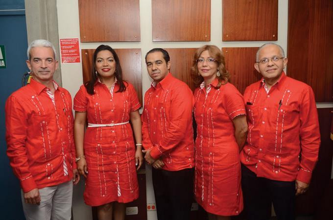 Llaman a la poblacion a vestirse de rojo este viernes en apoyo a la salud cardiovascular de la mujer