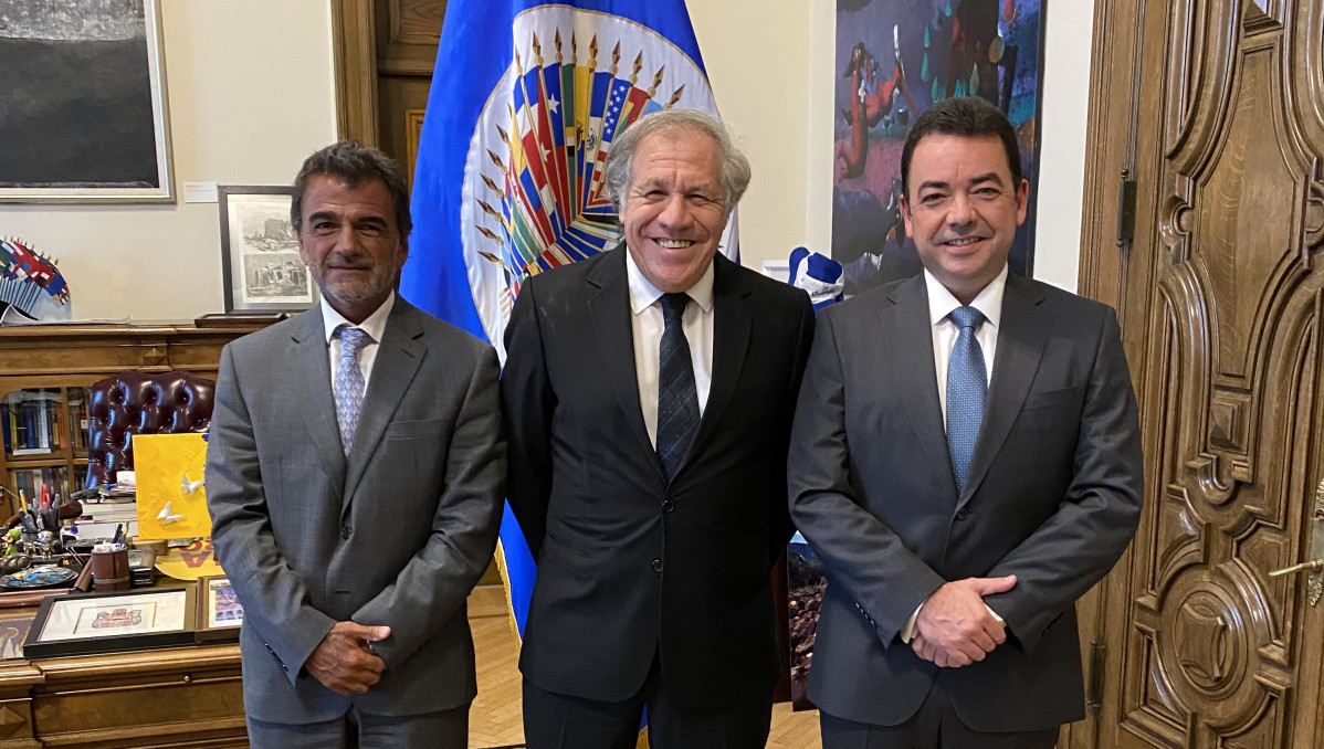 Cristian Mazza, Luu00eds Almagro y Andru00e9s Meju00eda en la sede de la OEA