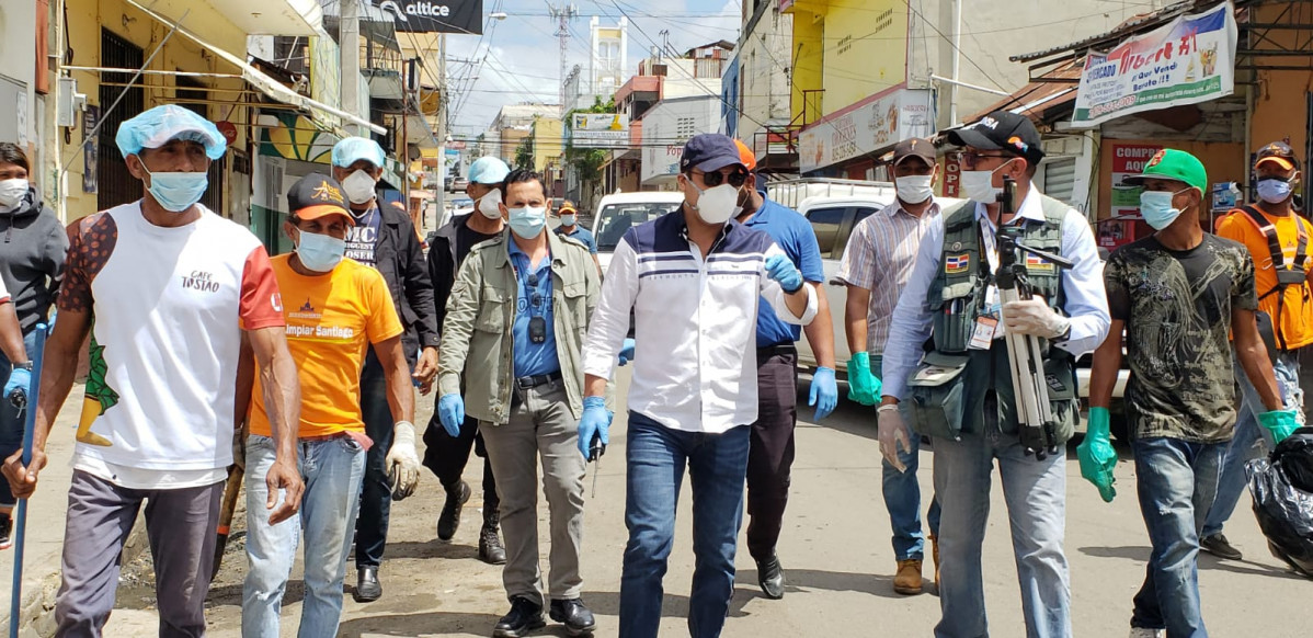 Alcalde Abel Martinez en plena calle