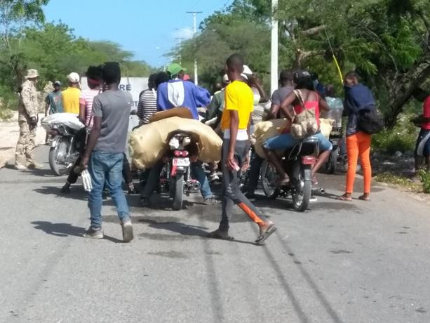 Autoridades toman acciones en pedernales donde haitianos y dominicanos circulan sin mascarillas