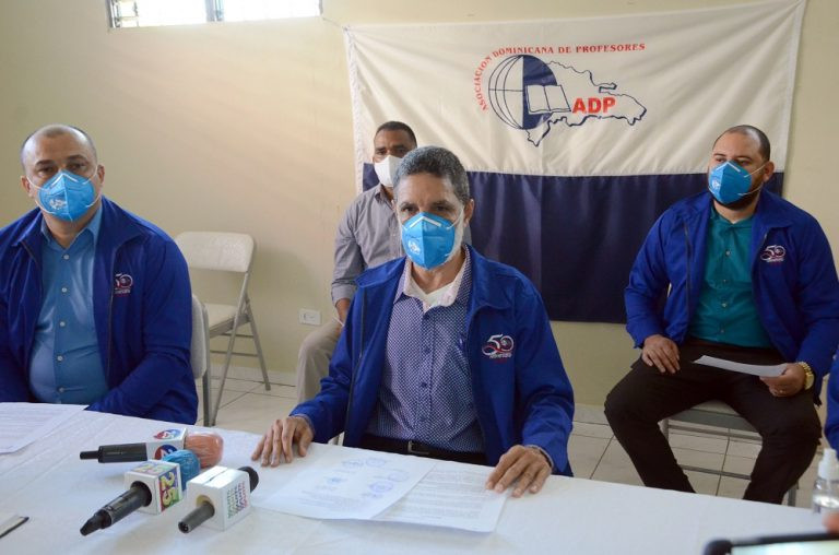 El presidente de la ADP en Santiago Miguel Jorge fungiu00f3 como vocero en la rueda de prensa. 768x508