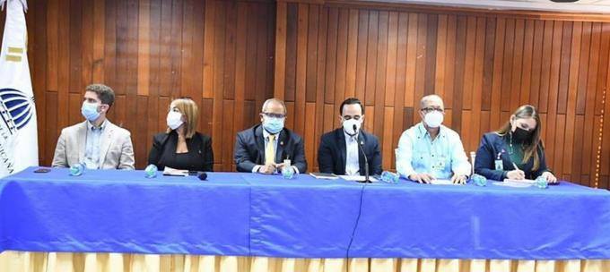 Comite de compras de salud publica defiende proceso de licitacion de jeringas que ya fue cancelado