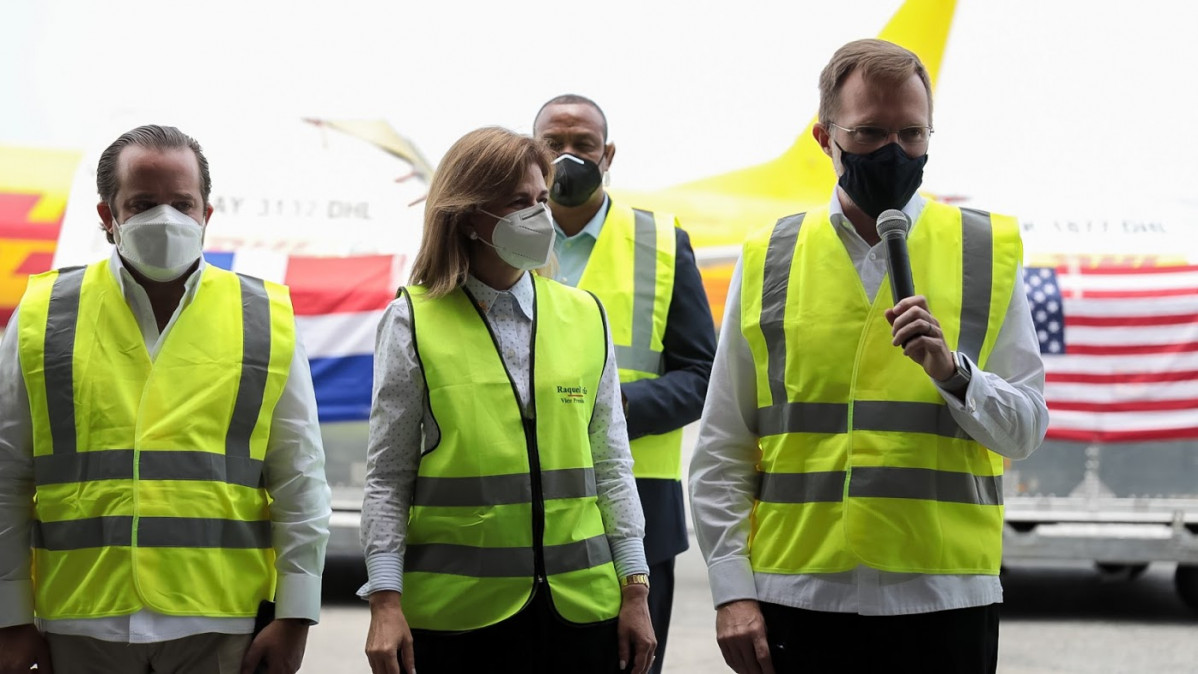 Gobierno dominicano recibe primer lote de vacunas Pfizer en el país 12