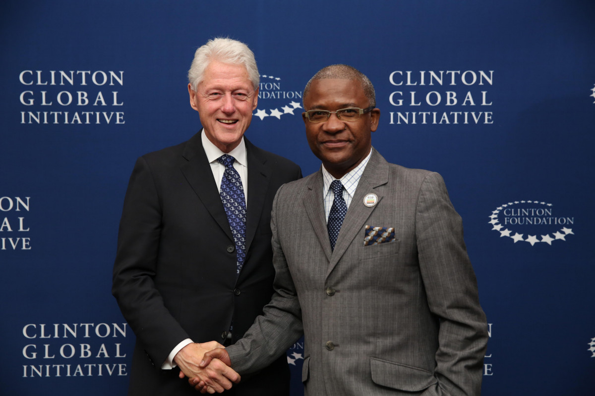 Foto 1, El expresidente Bill Clinton y el presidente de BRA, Ulrick Gaillard.