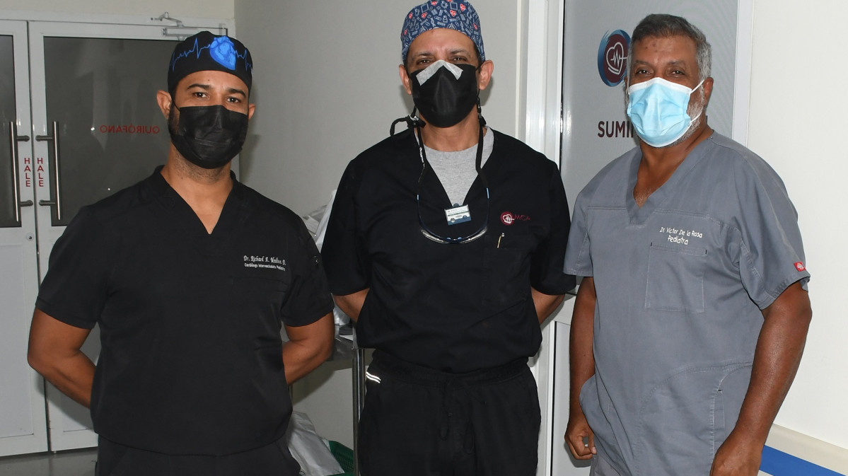 Foto 2 Doctores Richard Medina, Pedro Ureu00f1a y Vu00edctor de la Rosa