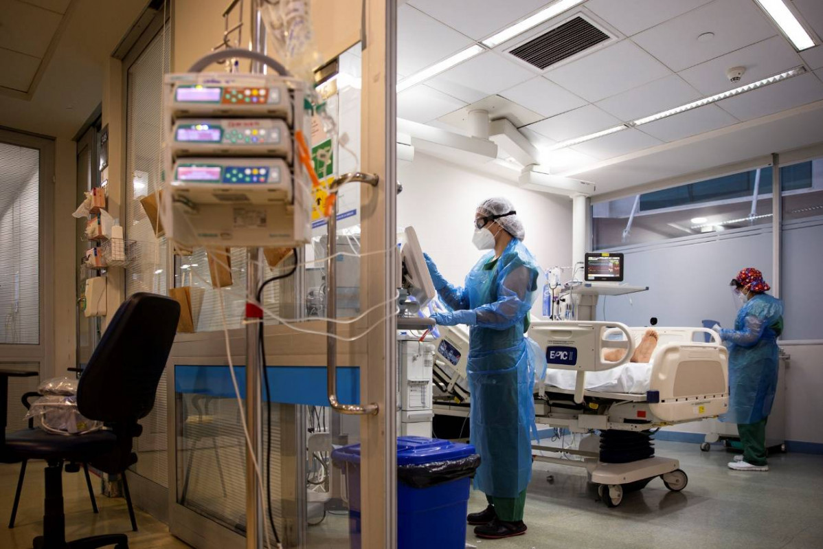 Mas SARS CoV 2 en los pasillos de hospitales que en las habitaciones de los pacientes