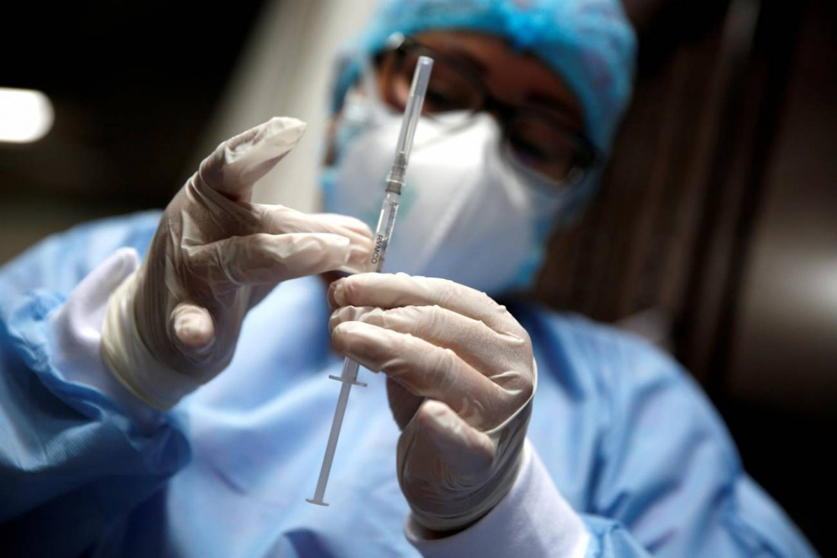 Pfizer dice que tendra lista en marzo una nueva vacuna contra omicron