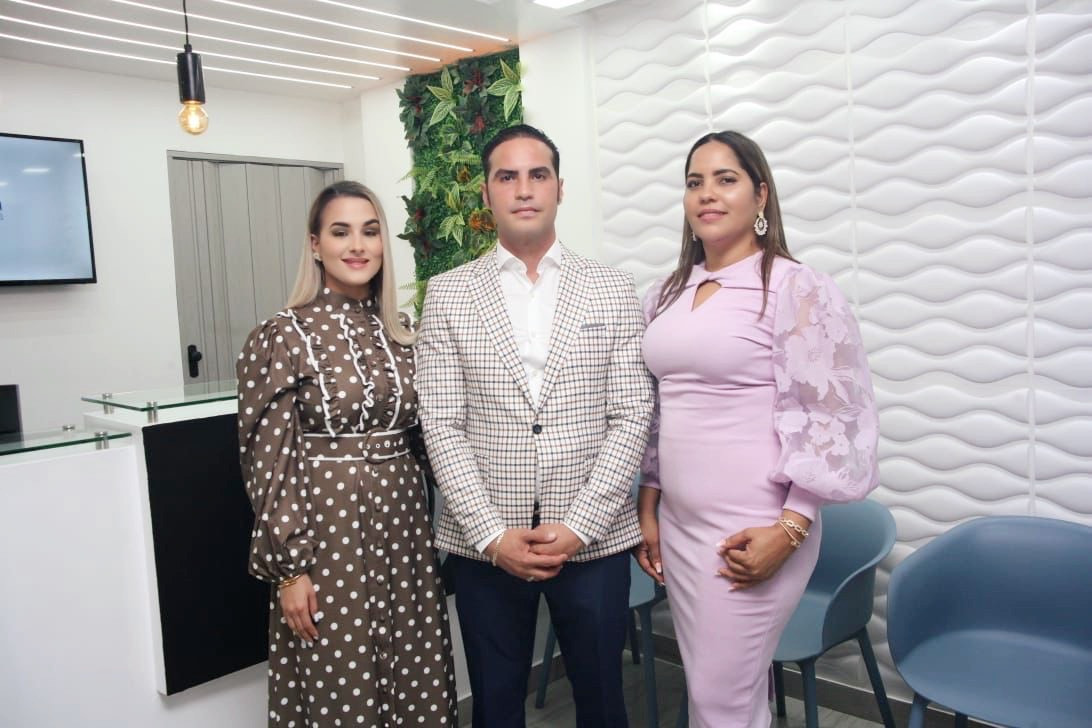 1 Leidy Laura Tineo de Su00e1nchez, doctor Fulgencio Su00e1nchez Jorge y Yokasta Villalona.