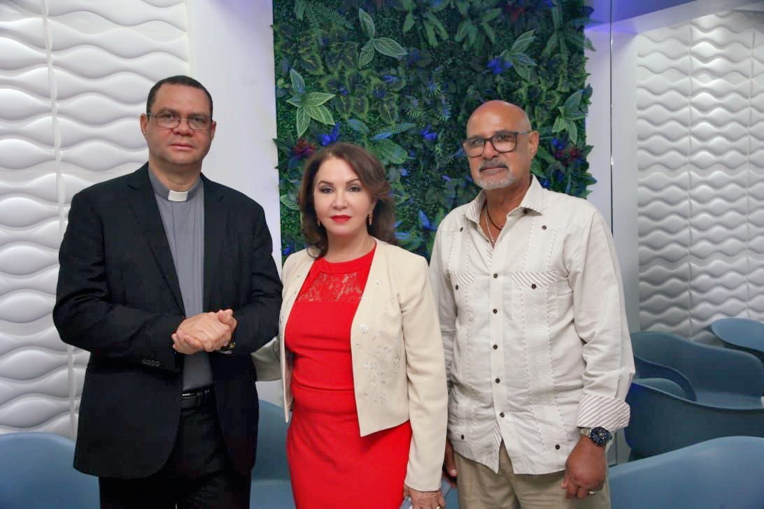 3 Padre Agustu00edn Fernu00e1ndez, Altagracia Jorge y Eduardo Su00e1nchez.