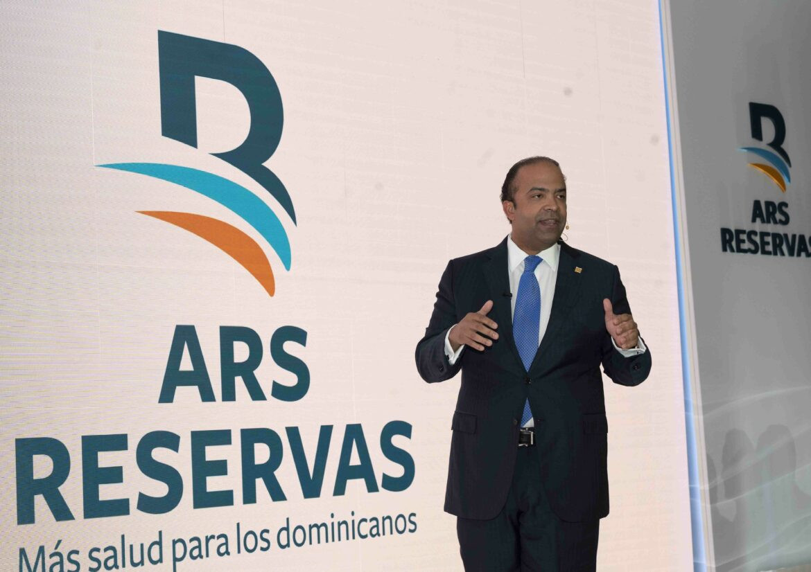 El administrador general de Banreservas Samuel Pereyra expone los beneficios de que la ARS Reservas expanda sus servicios y realice su apertura al publico en general. 1170x826