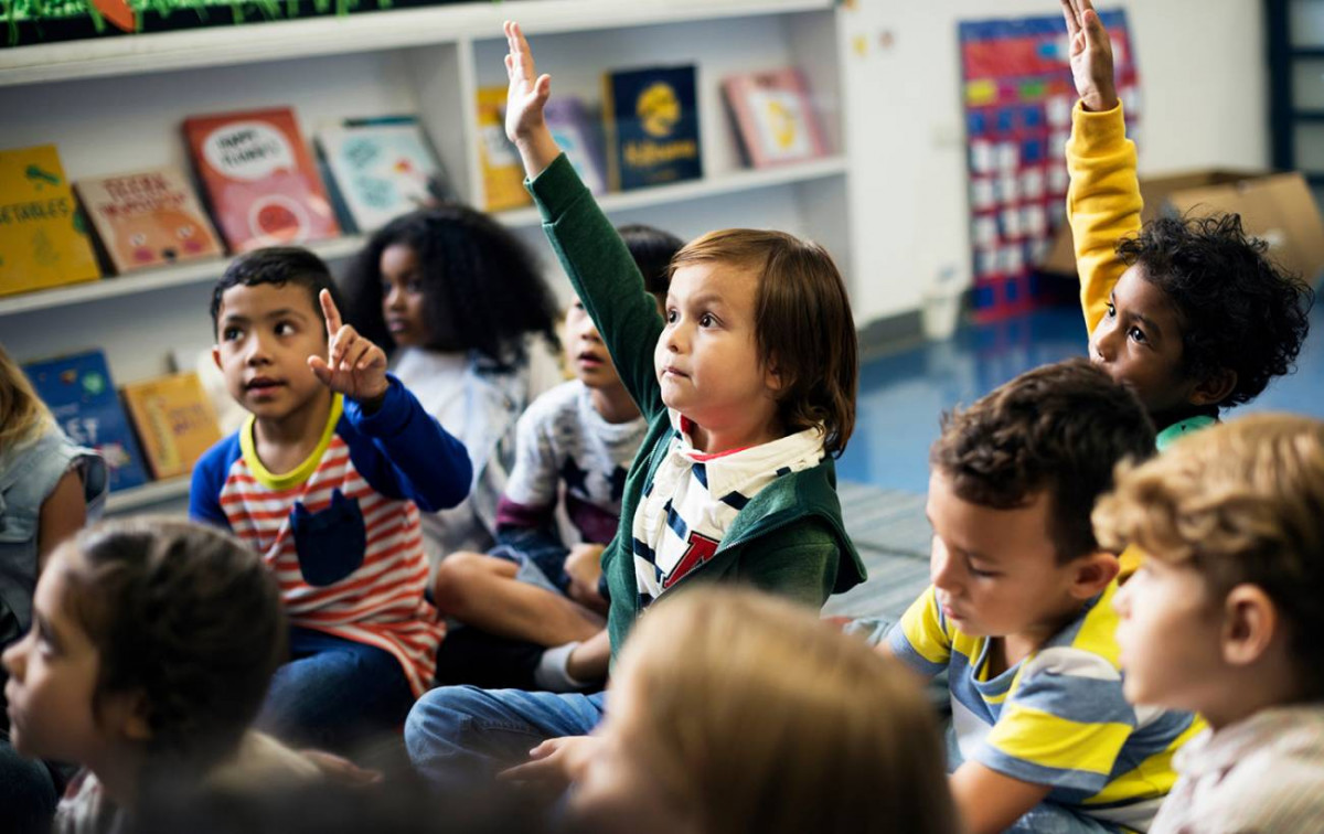 Un estudio apunta que reducir la pobreza mejora la actividad cerebral en la infancia