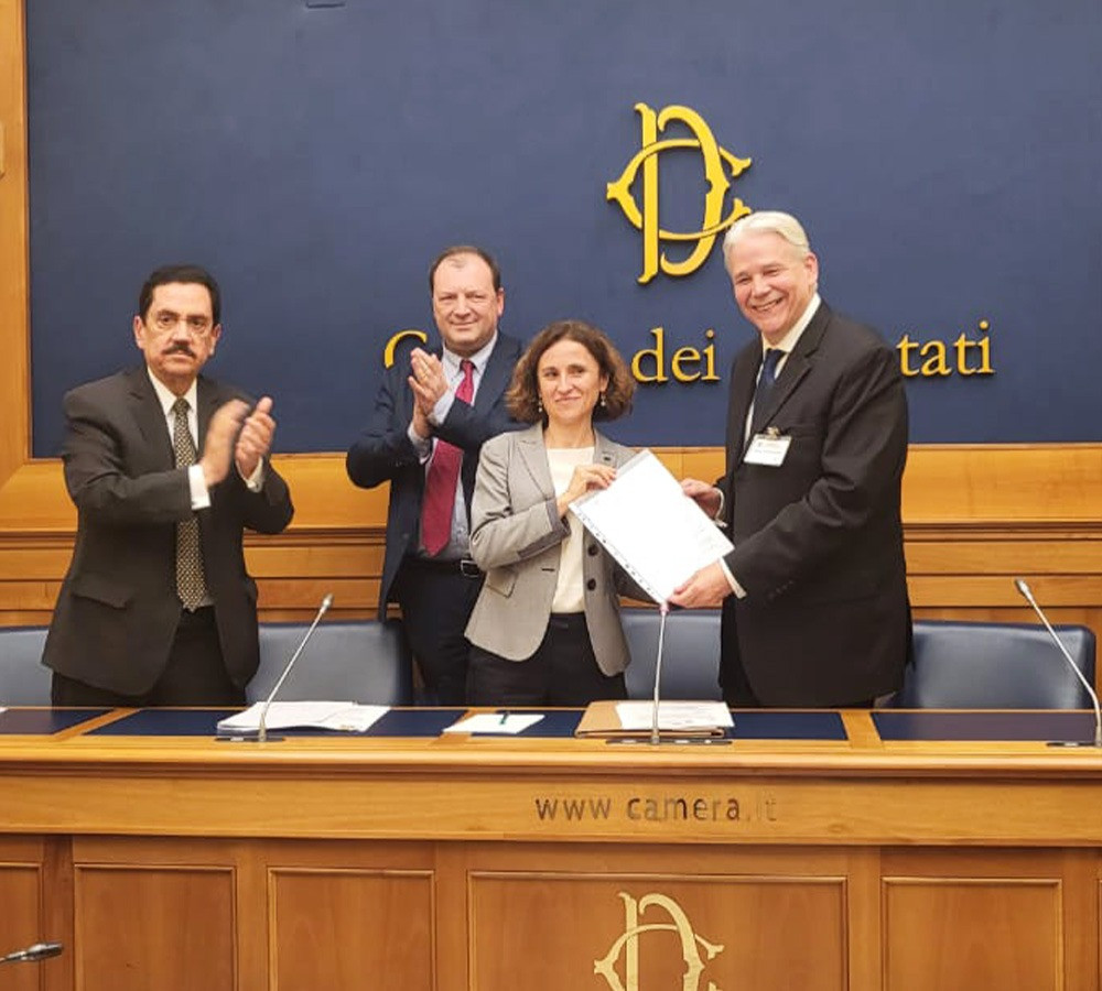 Tony Raful, Embajador de la Repu00fablica Dominicana, Gianni Lattanzio, Secretario General Instituto de Cooperaciu00f3n Exterior, Raffaella Campaner Vicerrectora Universidad de Bolonia y Jorge Marte, director mu00e9dico de CEDI