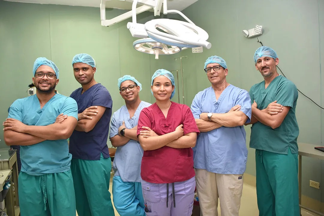 Equipo de urologos clinicas Profamilia capacitados en la tecnica vasectomia sin bisturi