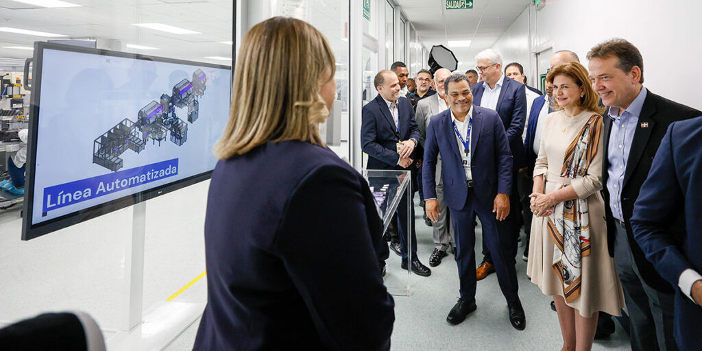 Vicepresidenta participa en inauguracion cuarta planta fabricacion dispositivos medicos 3 1024x512