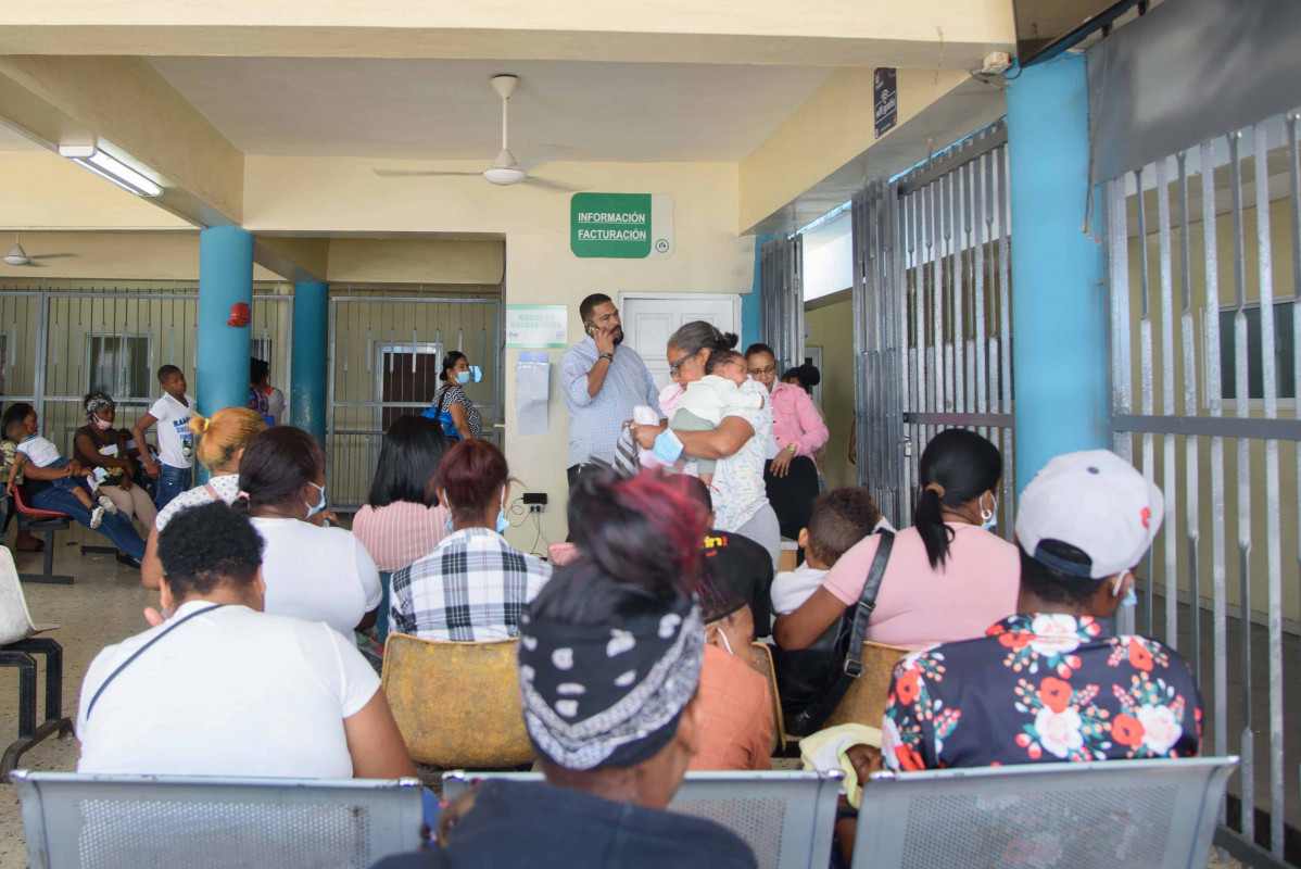 Un grupo de personas en una oficina baa5a287