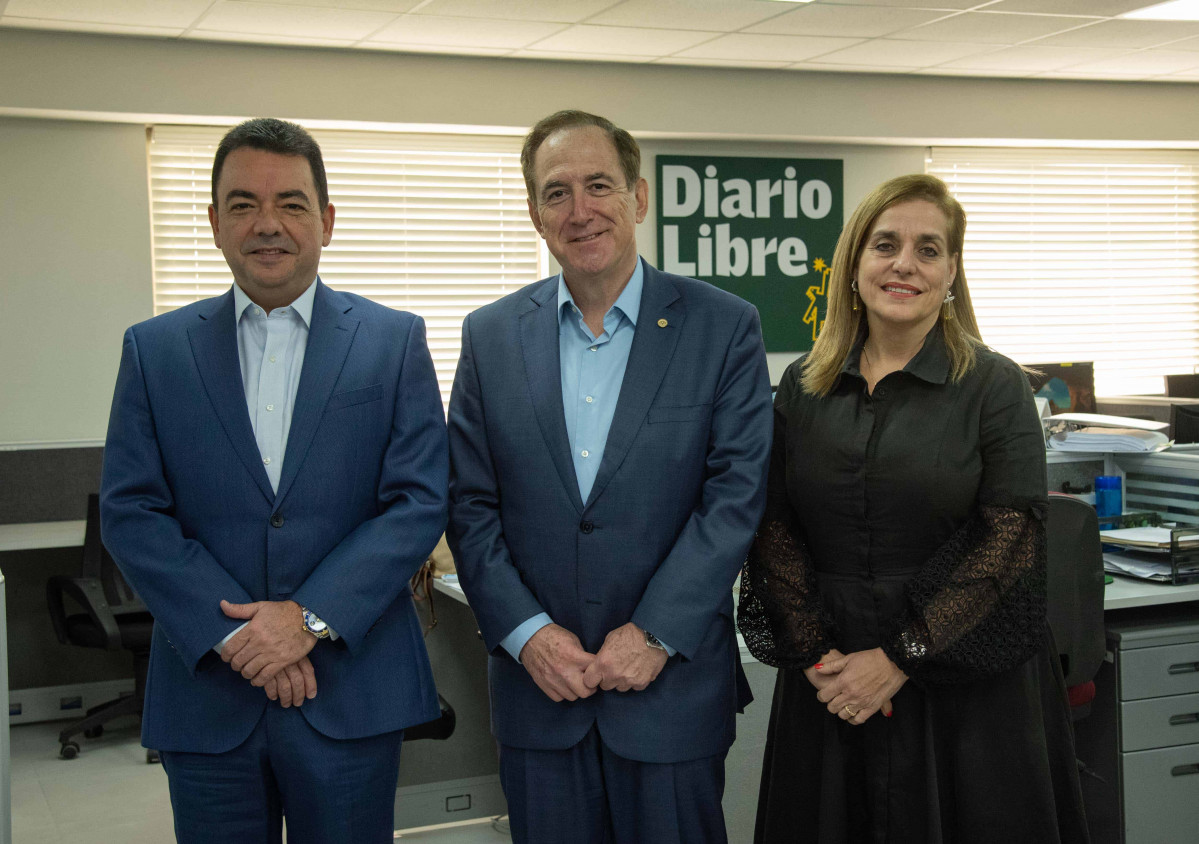 Andres mejia antonio huertas mejias con traje formal 4e3fc43f