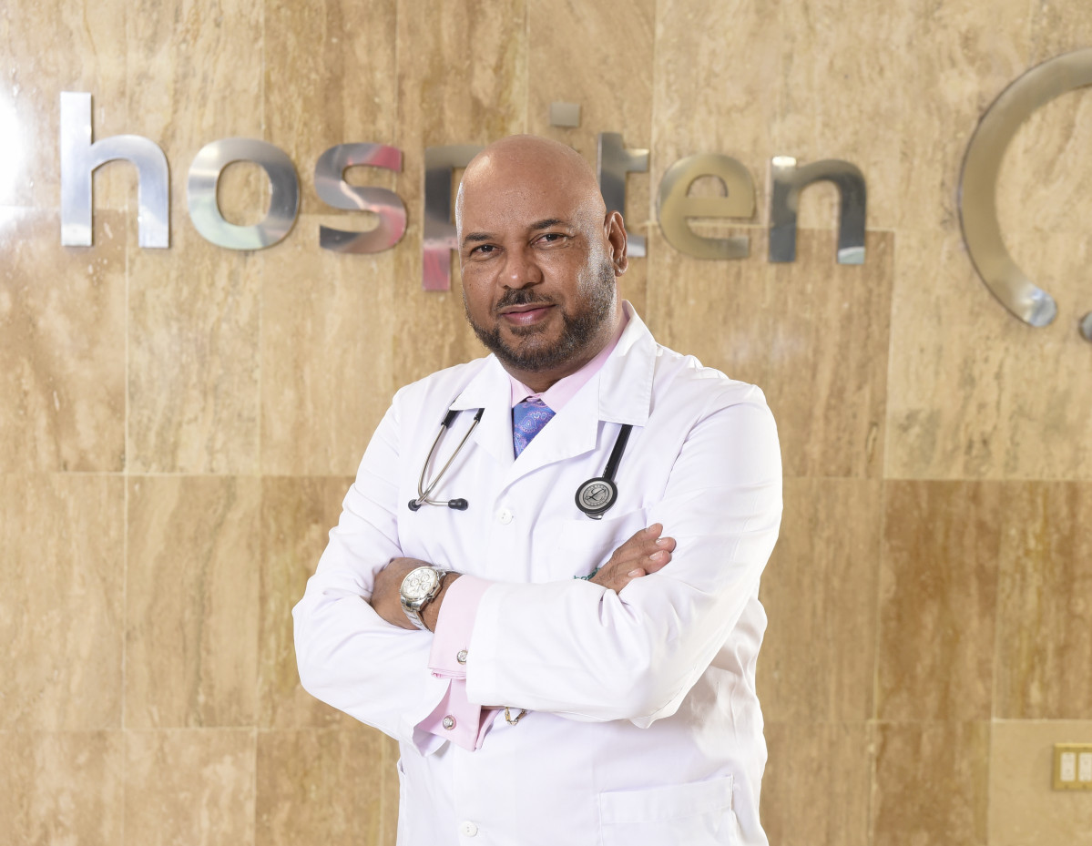 Doctor Rafael Draper, ginecu00f3logo obstetra de Hospiten Santo Domingo