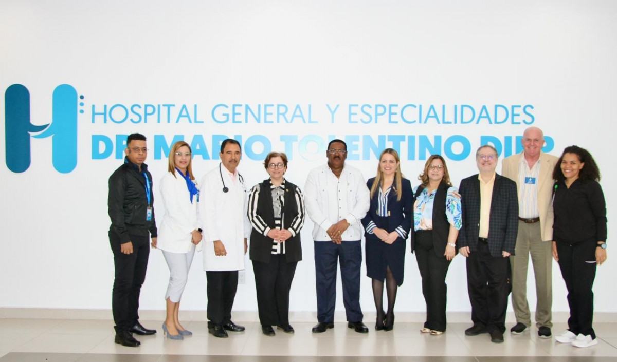 Director del SRSM junto a titulares de hospitales Ciudad Sanitaria, la Misiu00f3n IMAHELPS y la magistrada Roxanna Reyes.