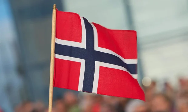 Noruega busca medicos sin especialidad por 120 000 euros al ano y vivienda 1628 620x368 (1)