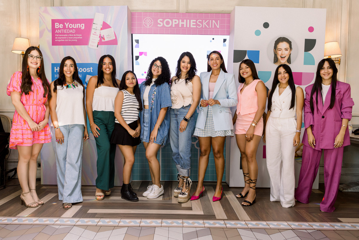 Foto principal   Iamdra Fermin, Lily Mateo, Alison Tavera, Yadhid Gomez, Zaida Henriquez, Mayi Aristy, Orelys Sanchez y las gemelas Filpo.