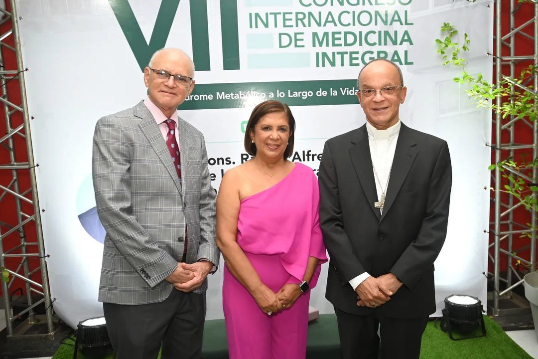 Inicia el Vll Congreso Internacional de Medicina Integral al Su00edndrome Metabu00f3lico a lo Largo de La Vida en San Francisco de Macoru00eds.Dicho congreso dedicado a Monseu00f1or Alfredo De La Cruz  Valdera, Obispo de la Diu00f3 (1)