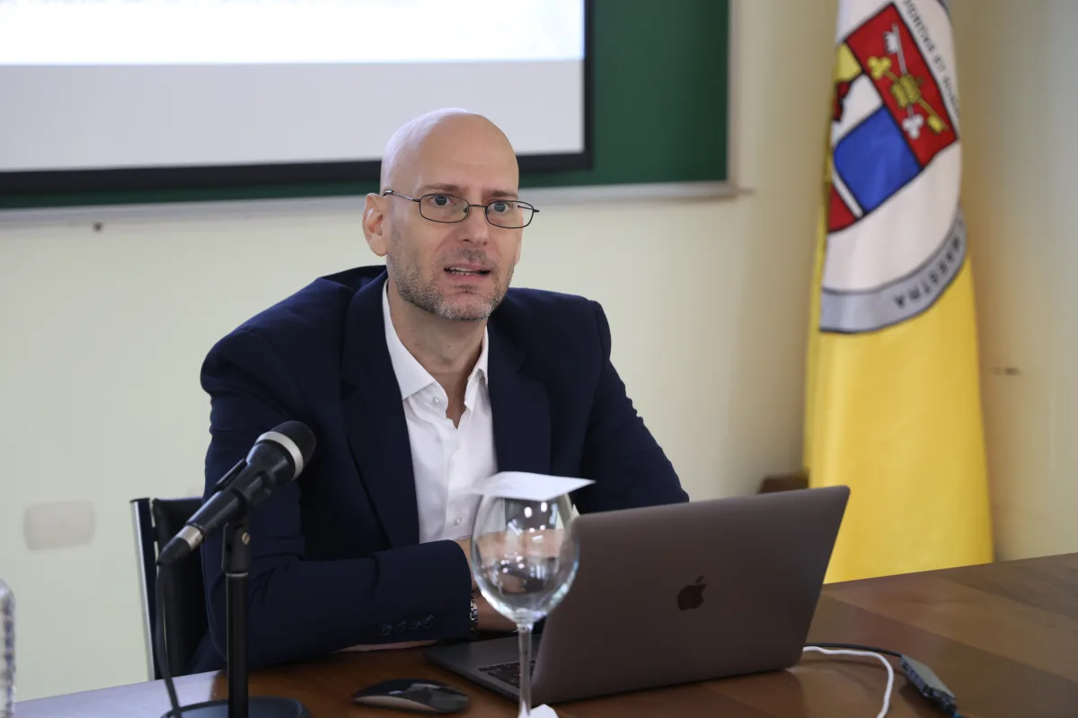 Luis Eduardo Garrido 1200x800
