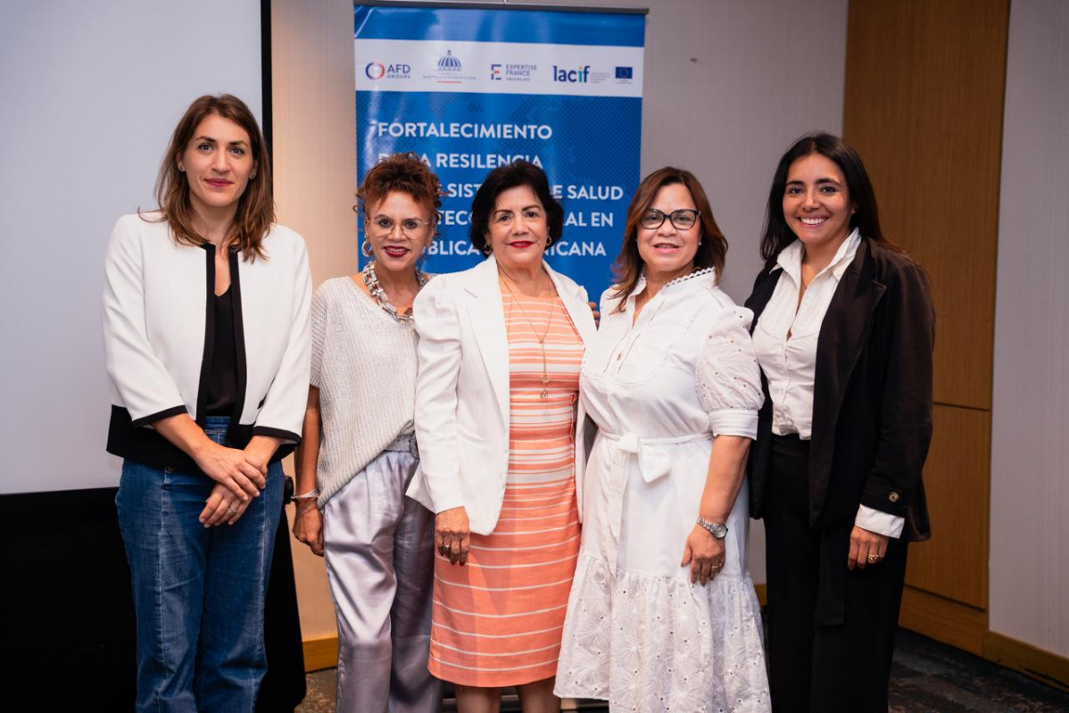 De izq. A der. Emilie Daniel Garcia, directora proyecto Expertise France; Dra. Alba Cecilia Garzu00f3n; Yvonne
