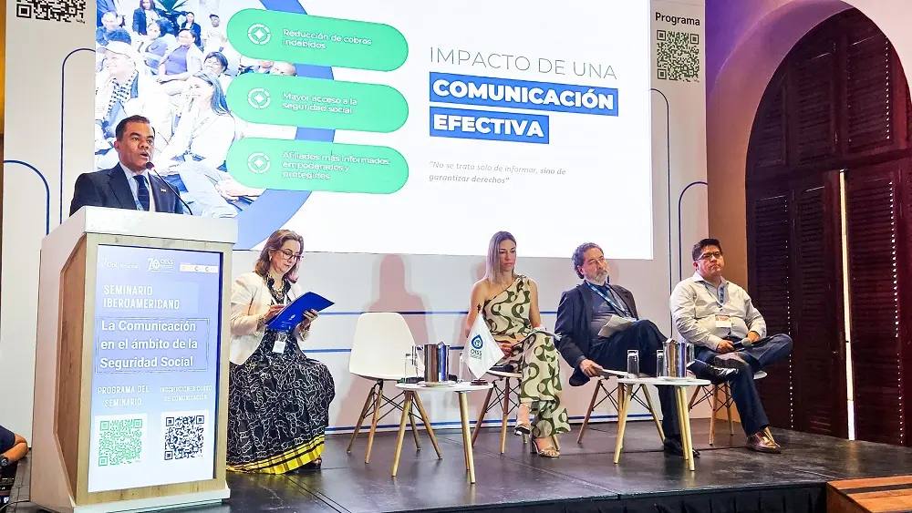 El director de la DIDA Elias Baez durante su participacion en el seminario