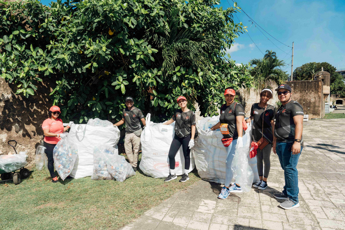 1 Voluntarios del Medio Maratu00f3n Claro