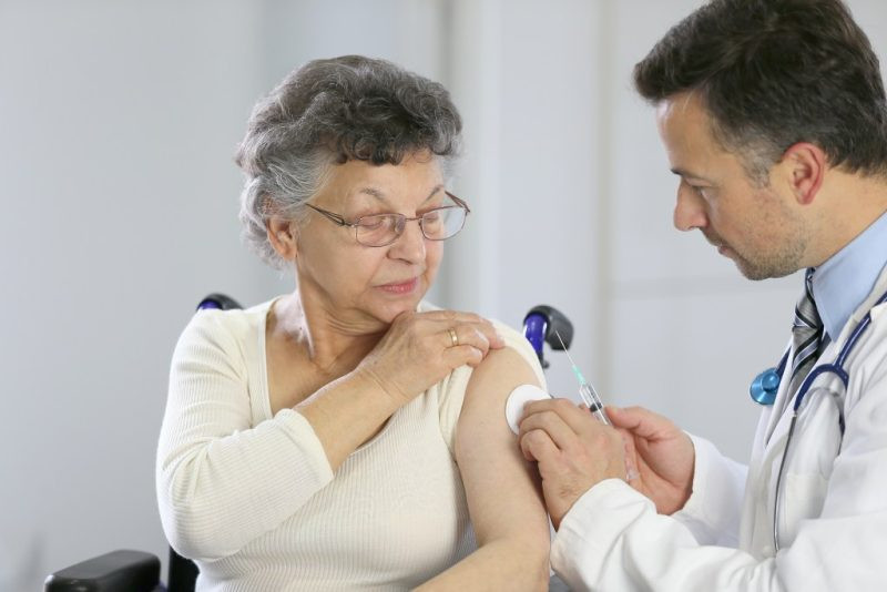 2a En los ultimos 50 anos las vacunas han salvado al menos 154 millones de vidas lo que equivale a seis vidas por minuto cada dia durante cinco decadas 1 800x534